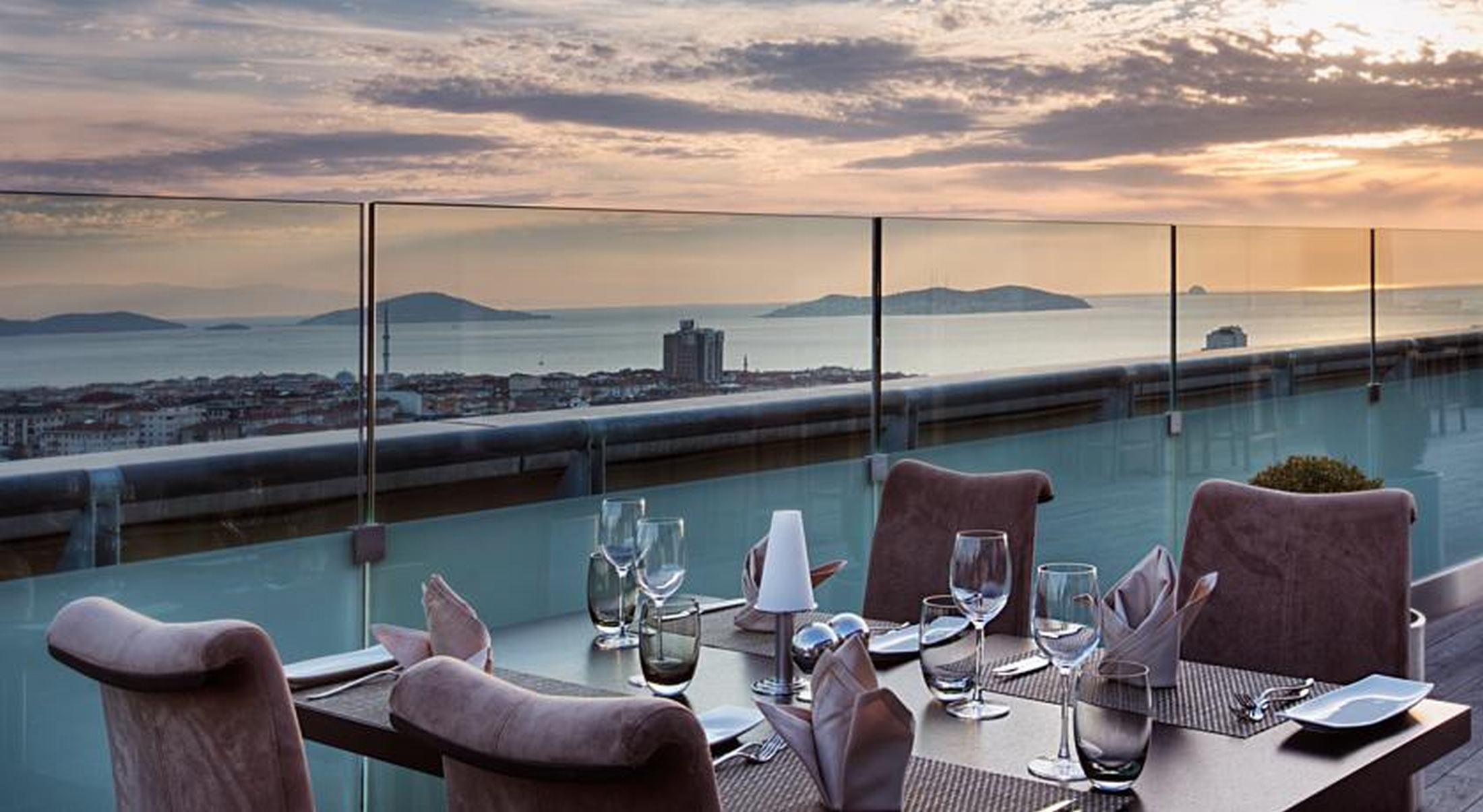 Dedeman Bostanci Istanbul Hotel & Convention Center Ngoại thất bức ảnh View from the restaurant