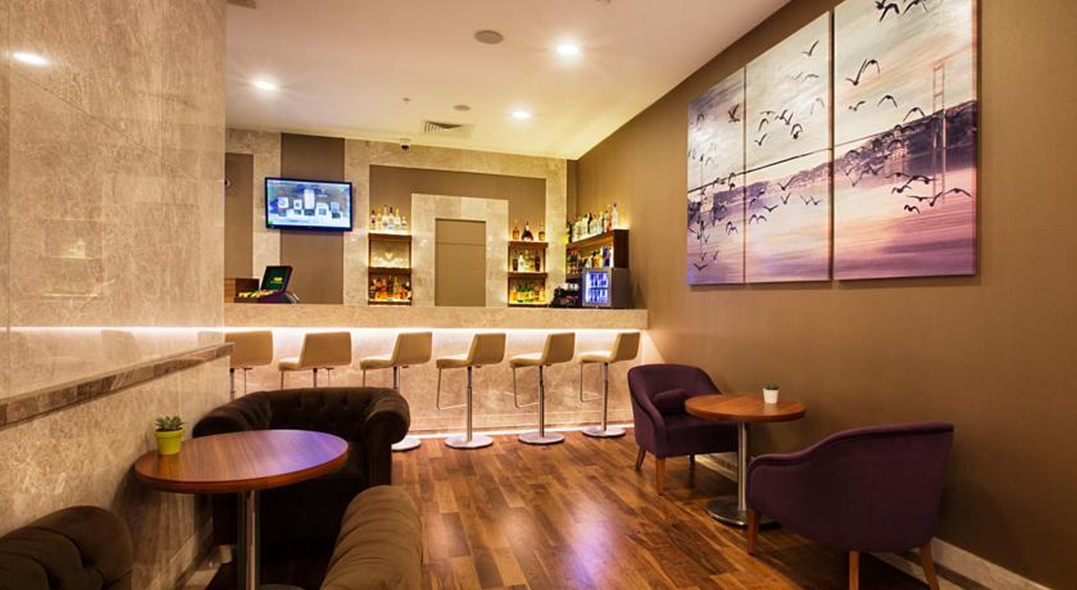 Dedeman Bostanci Istanbul Hotel & Convention Center Ngoại thất bức ảnh The bar at the lounge