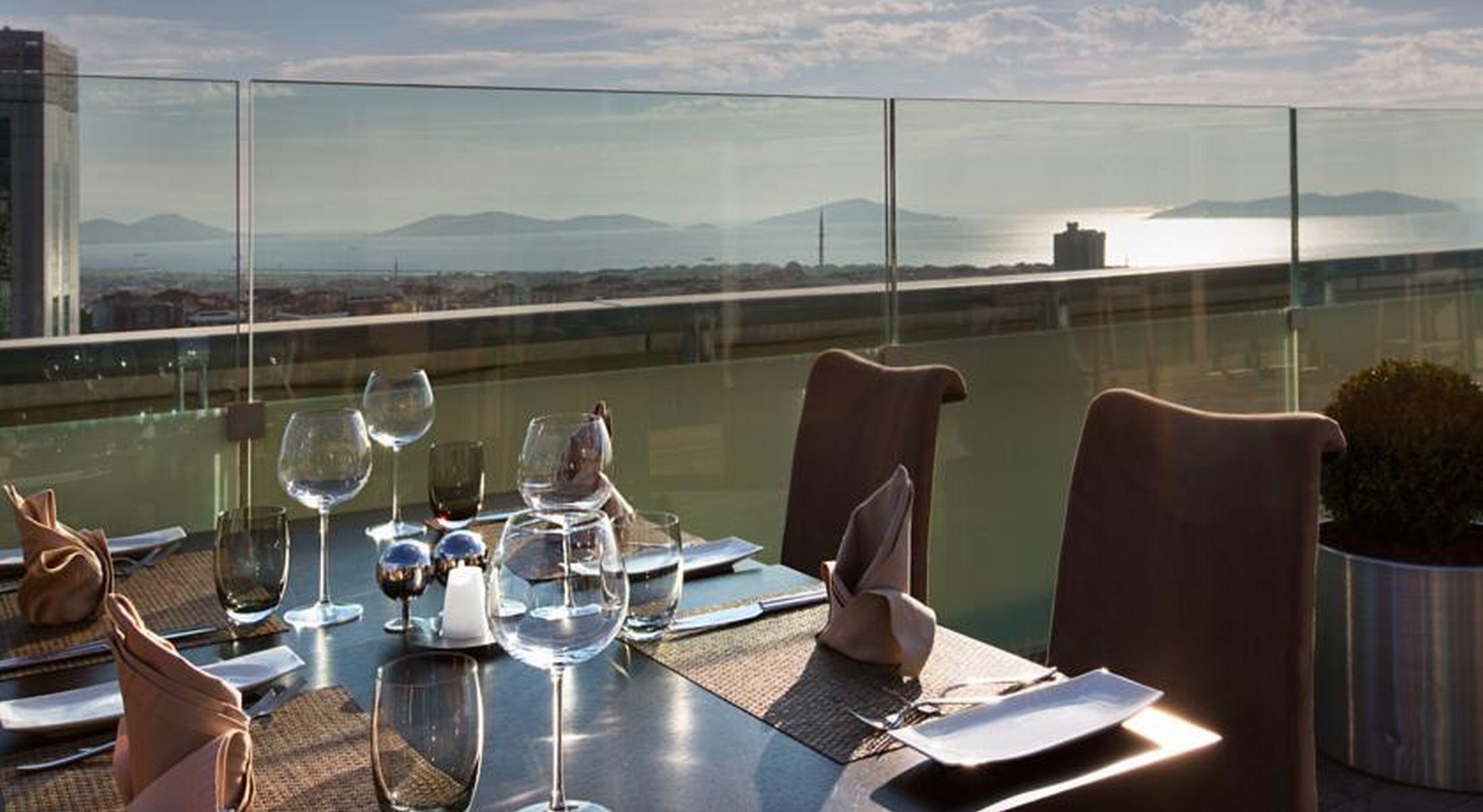 Dedeman Bostanci Istanbul Hotel & Convention Center Ngoại thất bức ảnh View from the restaurant