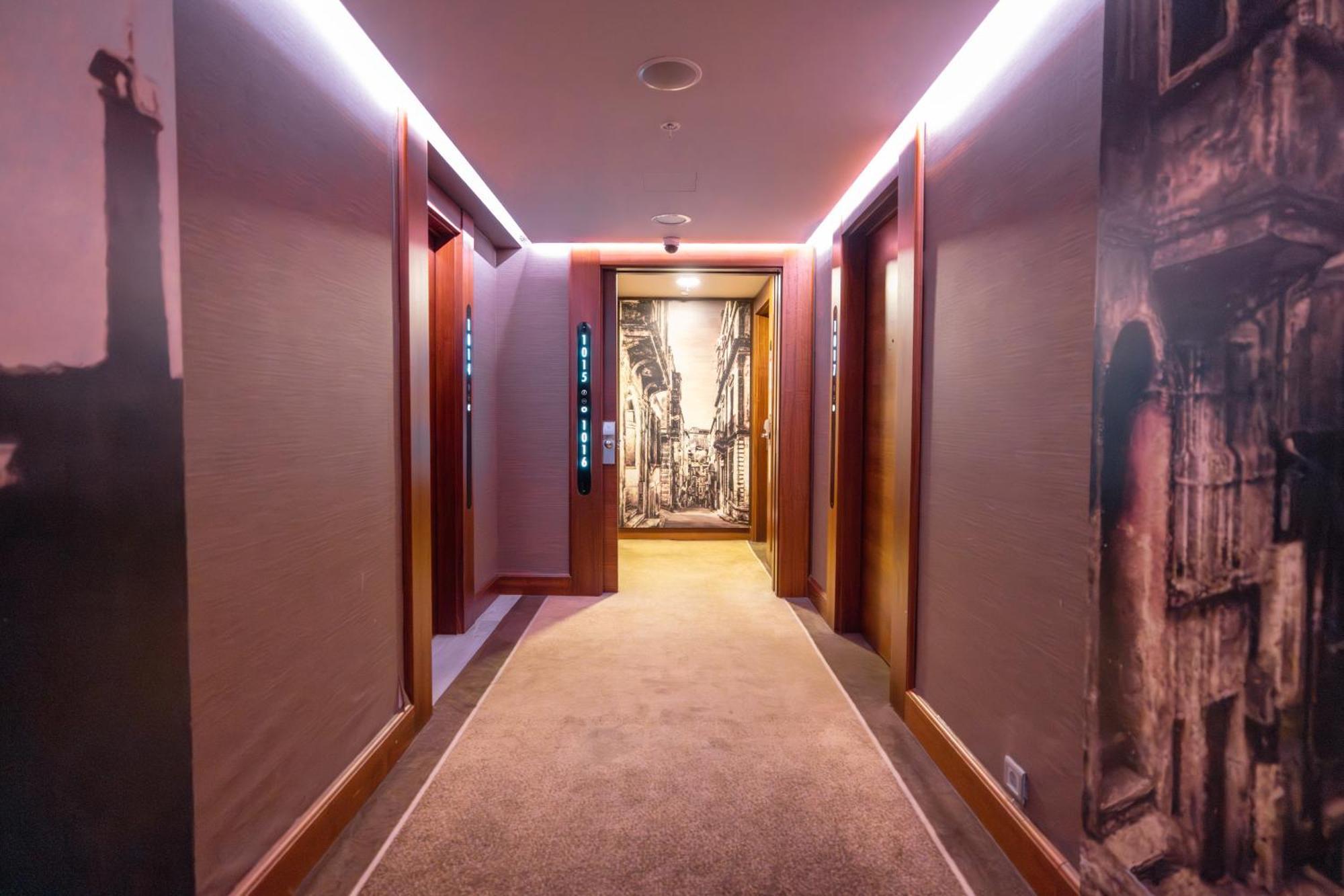 Dedeman Bostanci Istanbul Hotel & Convention Center Ngoại thất bức ảnh A corridor at the hotel